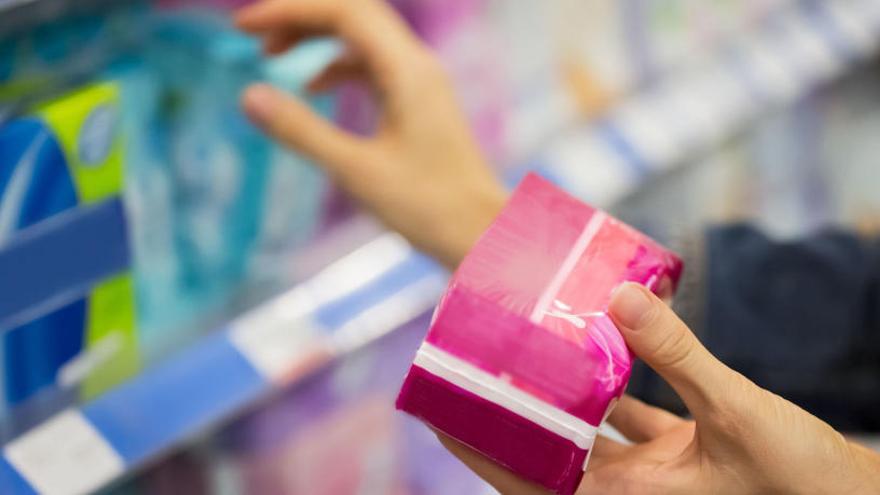 Hacienda bajará el IVA de los productos de higiene femenina.