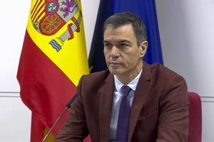 Sánchez felicita la Navidad a los militares en el exterior