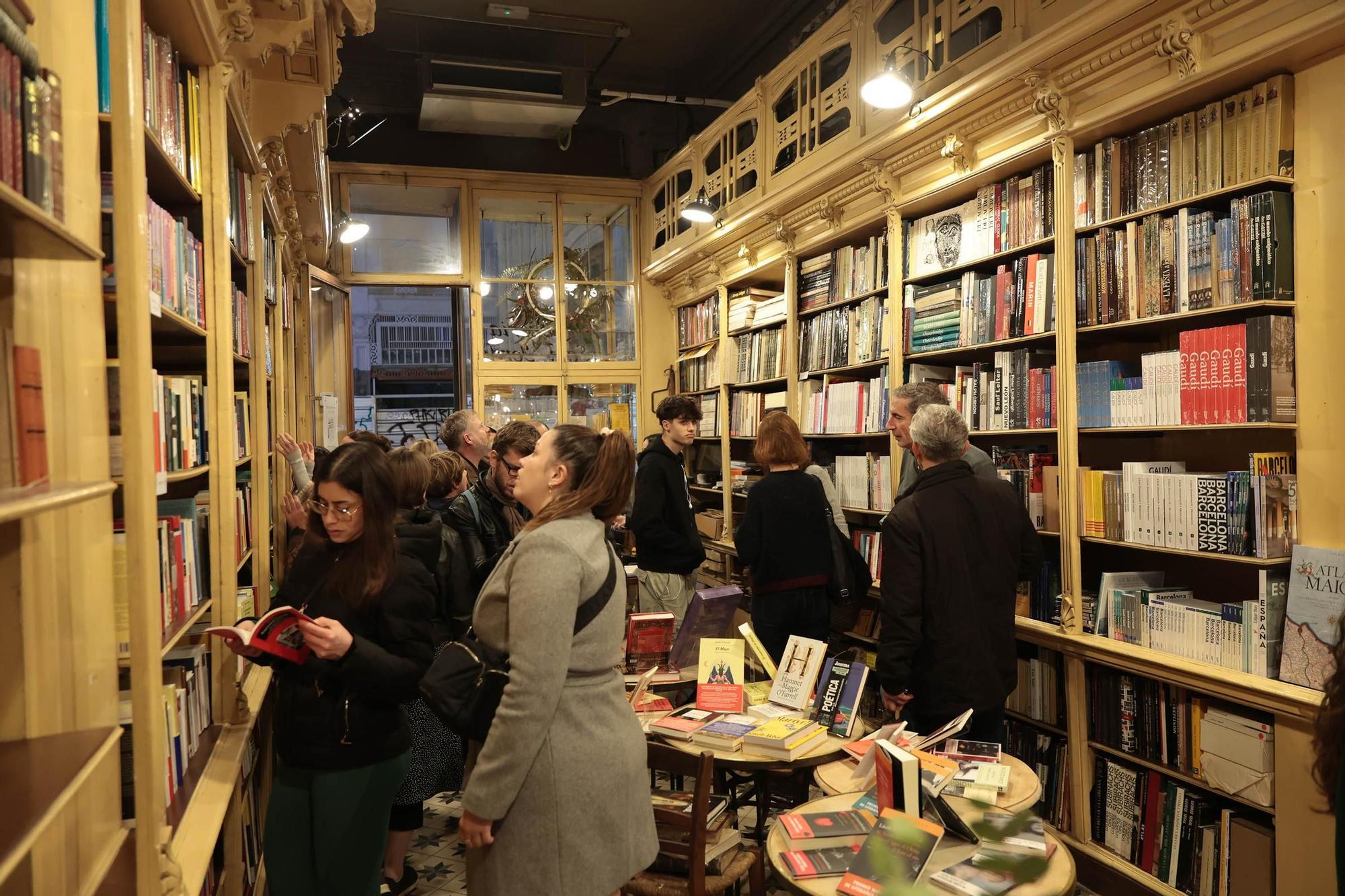 La librería ha conseguido mantenerse abierta gracias a la agencia de viajes Temps d'Oci