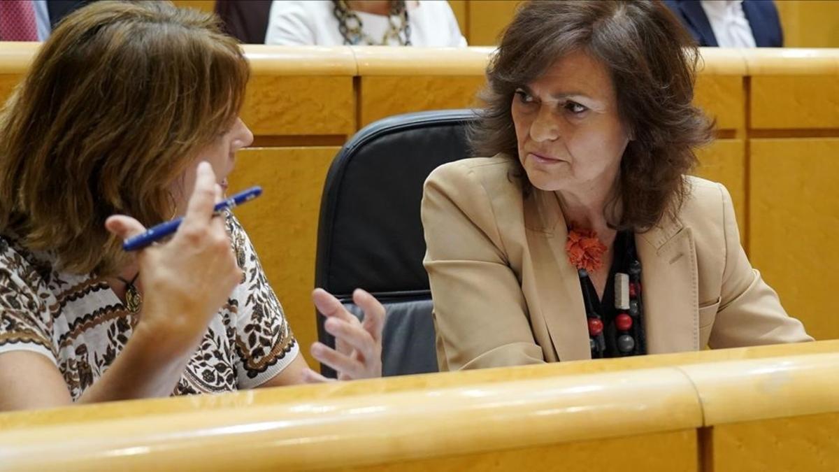 Las ministras Dolores Delgado y Carmen Calvo, en el Senado.