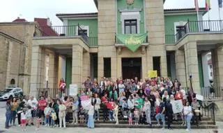 Protesta vecinal por el incremento "brutal" de los precios de la Escuela de Música de Nava
