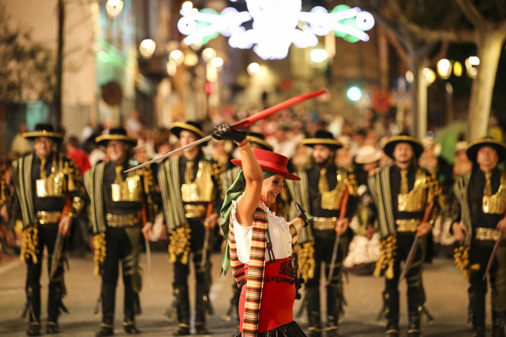 Los Moros y Cristianos de Aspe viven un desenlace espectacular