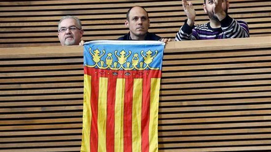 Les Corts rechazan la propuesta de diferenciar valenciano y catalán