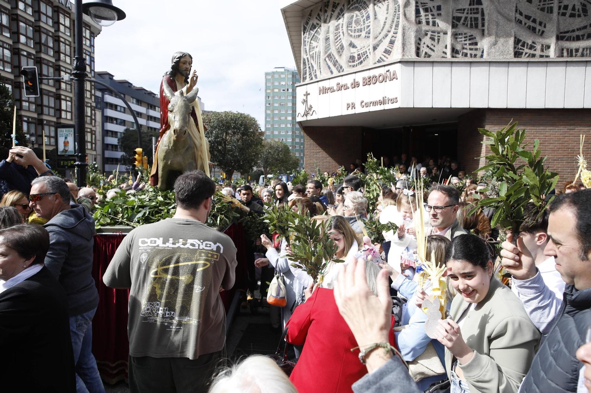 EN IMÁGENES: Gijón procesiona para celebrar el Domingo de Ramos