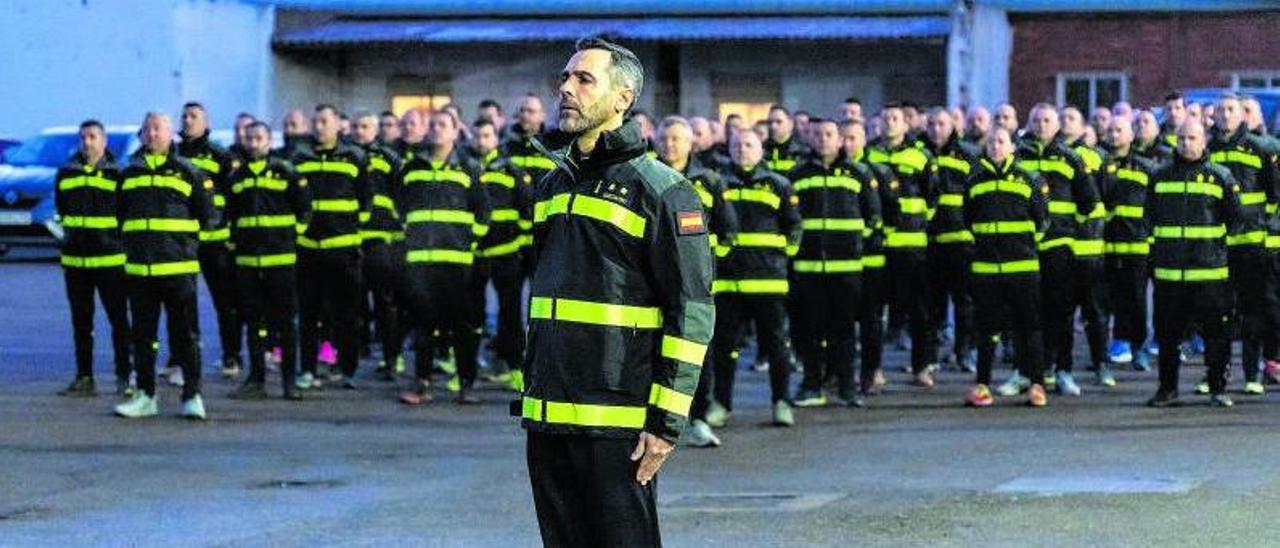 Los militares del V Batallón de la UME, en un entrenamiento.  | // 
L.O.