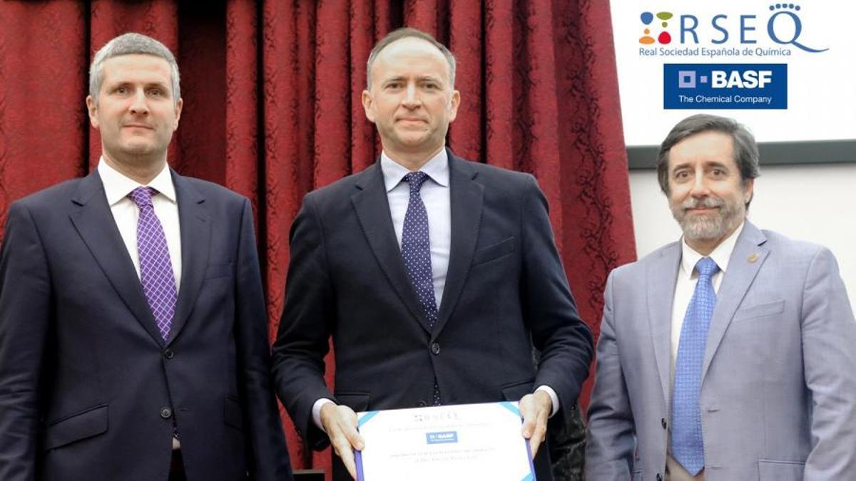 Diego Peña recibiu o Premio á Excelencia investigadora da Real Sociedade Española de Química na Universidade de Sevilla