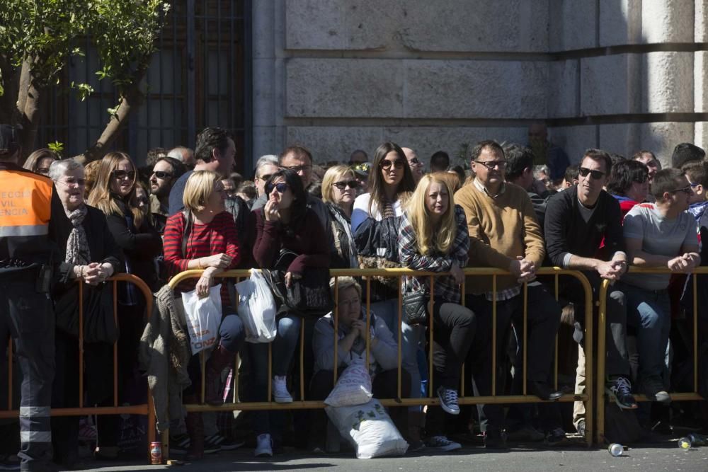 Búscate en la mascletà del 8 de marzo