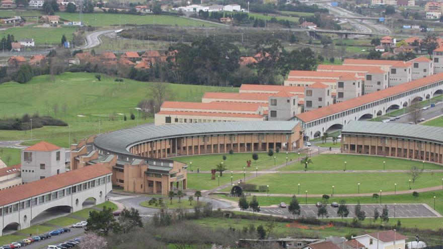 Vista general de la Escuela Politécnica de Ingeniería de Gijón. | Ángel González