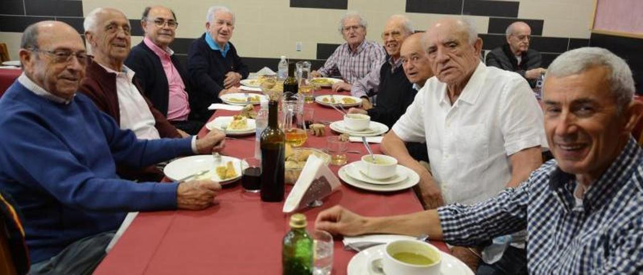 Freire, Lores, Germade, Pérez, Parada, Cobas, Quinteiro, Viñas y Durán, ayer en Cangas.   | // GONZALO NÚÑEZ