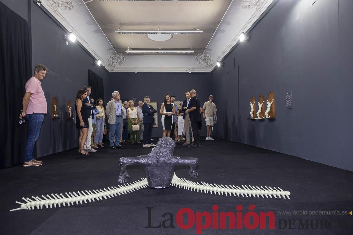 Así es la exposición 'Los Asomados' de Lidó Rico, que llega a Caravaca en su Año Jubilar