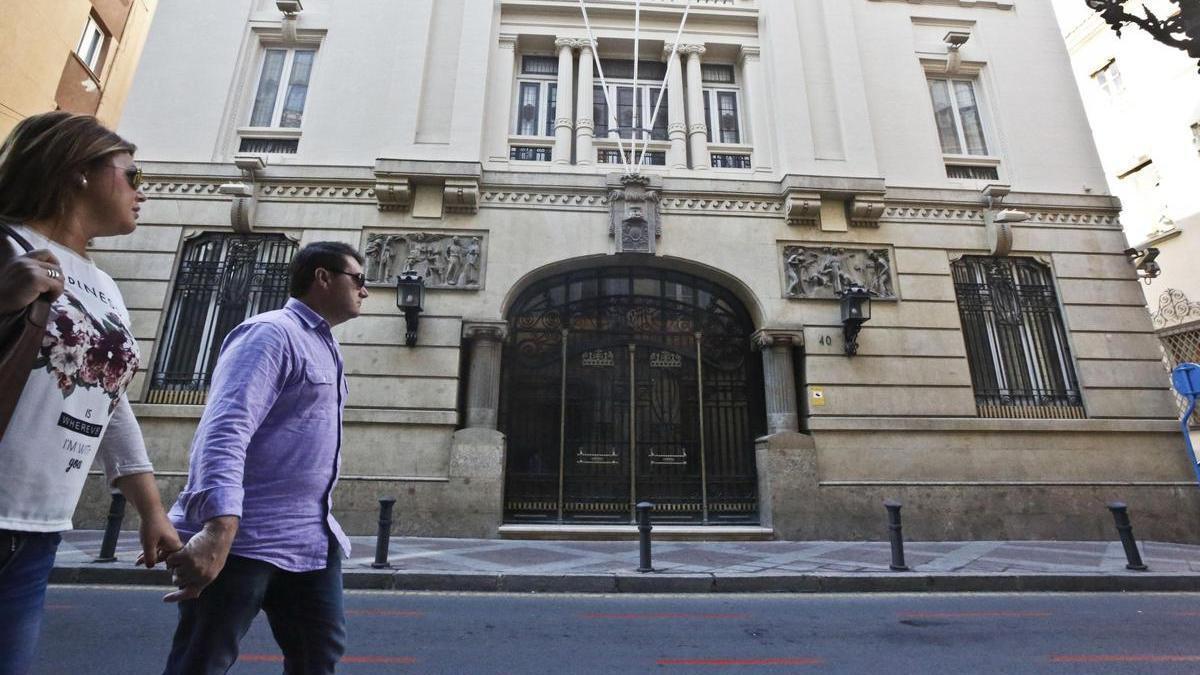 La sede de la UA desde 2015 en la calle San Fernando, propiedad del Sabadell