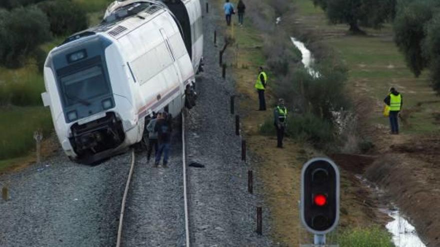 Sevilla Trenta-cinc ferits en descarrilar un tren per culpa de la pluja