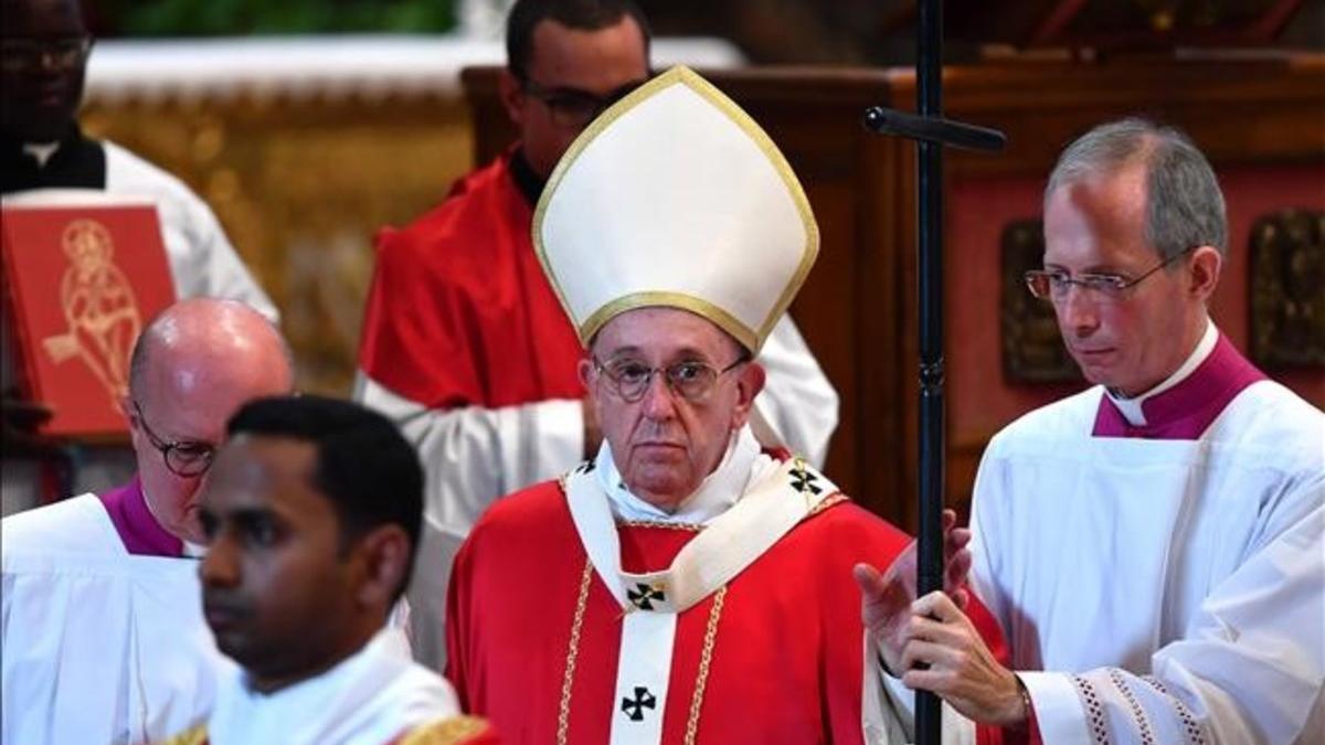 zentauroepp40801428 pope francis looks on during a mass in tribute to cardinals 171104122455