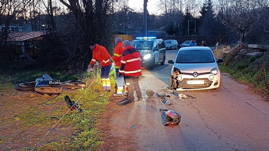 Herido un motorista tras un una colisión con un turismo en Lalín