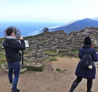Más de 2.000 personas participaron en visitas guiadas a Santa Trega
