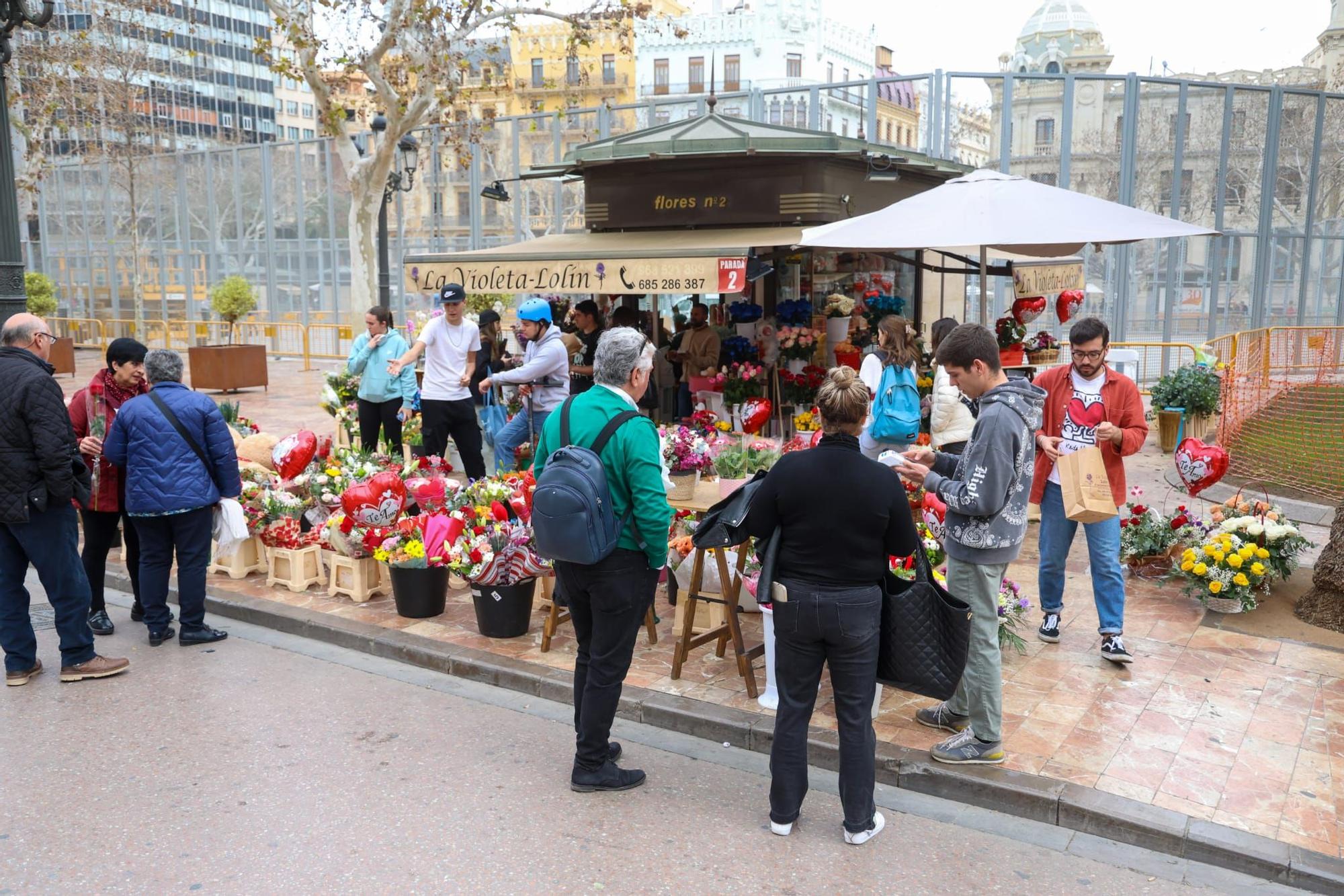 Las floristerías del ayuntamiento de València abarrotadas el día de San Valentín