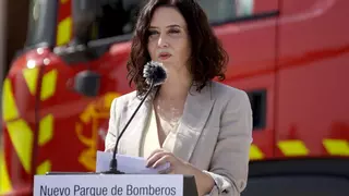 Ayuso paga 15,2 millones de euros anuales en horas extra a los bomberos por retrasar las oposiciones al cuerpo