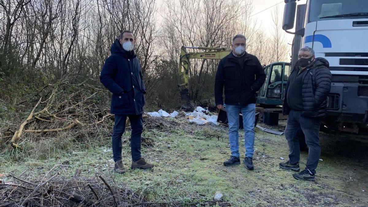 Erradicado el vertedero ilegal en las cercanías de la fuente del Ablanu | I. G.