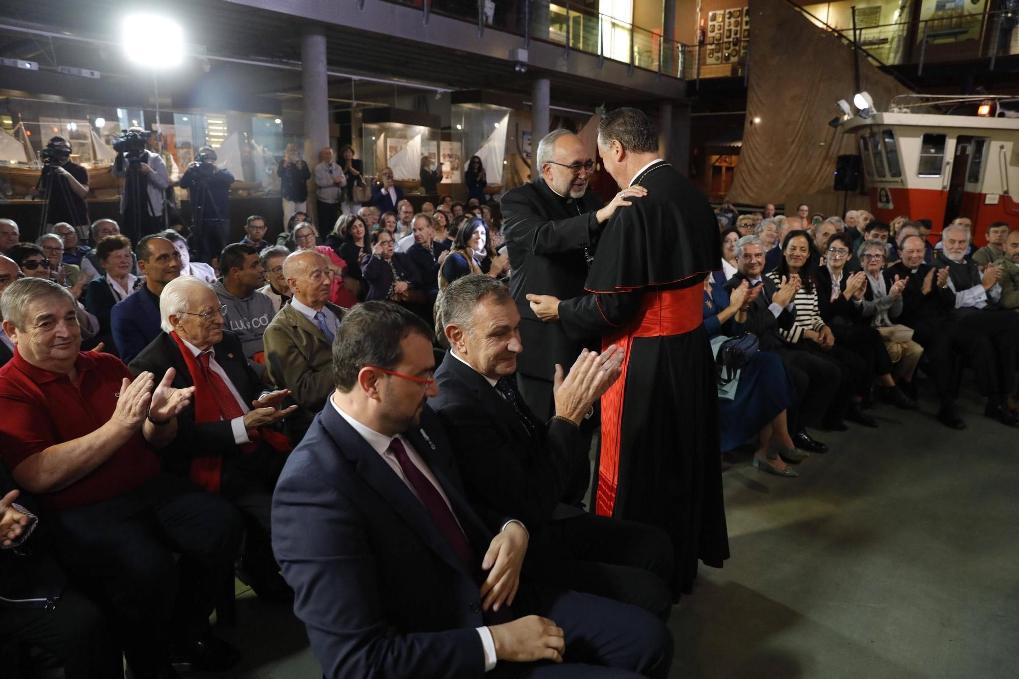 El cardenal Ángel  Fernández Artime recibe el título de Hijo Predilecto de Asturias en Luanco (Gozón)