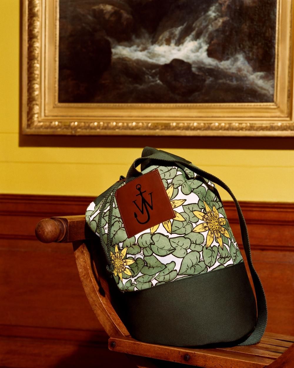 Bolsa con estampado botánico de la colección primavera-verano 2019 de Uniqlo x JW Anderson