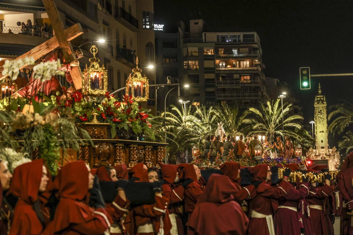 Las mejores imágenes de un espectacular Jueves Santo en Alicante