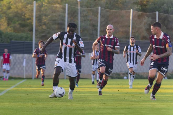 Galería | Las mejores imágenes del Castellón-Levante en el último amistoso de los albinegros