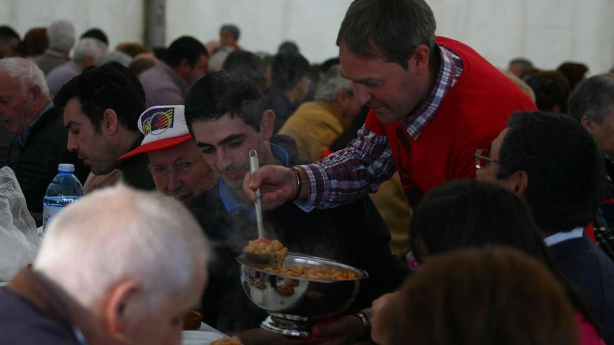 Matalobos reúne a 450 comensales en su XI Festa dos Callos