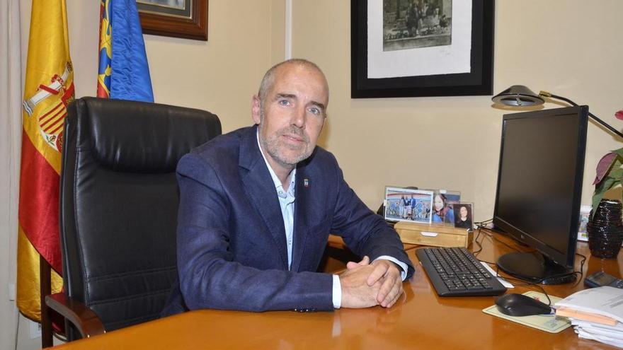 Entrevista | El alcalde de Moncofa: &quot;Si continúa Pedro Sánchez en el Gobierno, todas las casetas de la playa acabarán derruidas&quot;