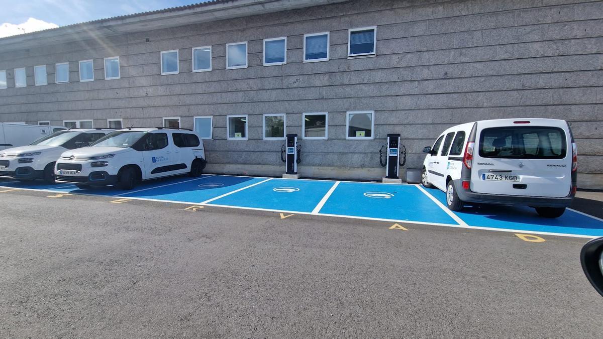 Un punto de recarga de vehículos eléctricos en Vilagarcía.