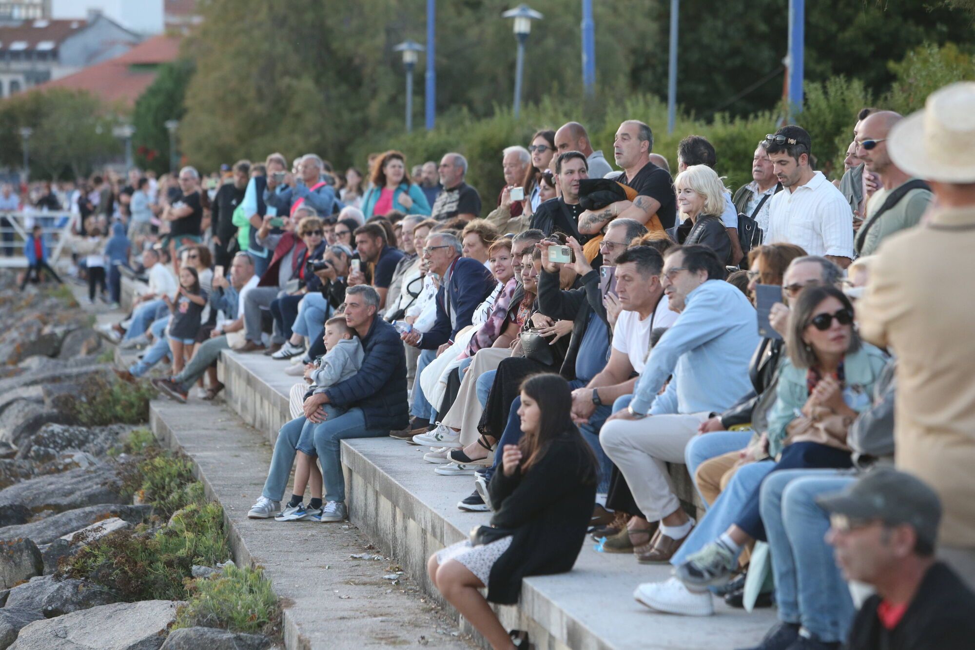 REPRESENTACION TEATRAL DE LA INVASION TURCA DEFENSA DA VILA POR LAS CALLES DE CANGAS