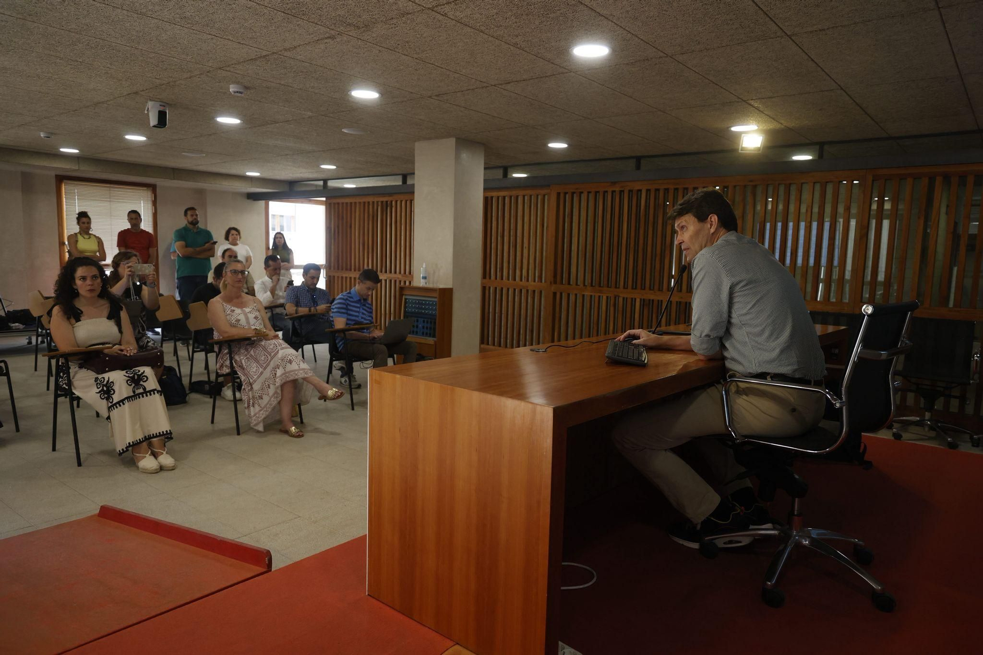 Dimite Toni Gallego, edil de Hacienda de Alicante