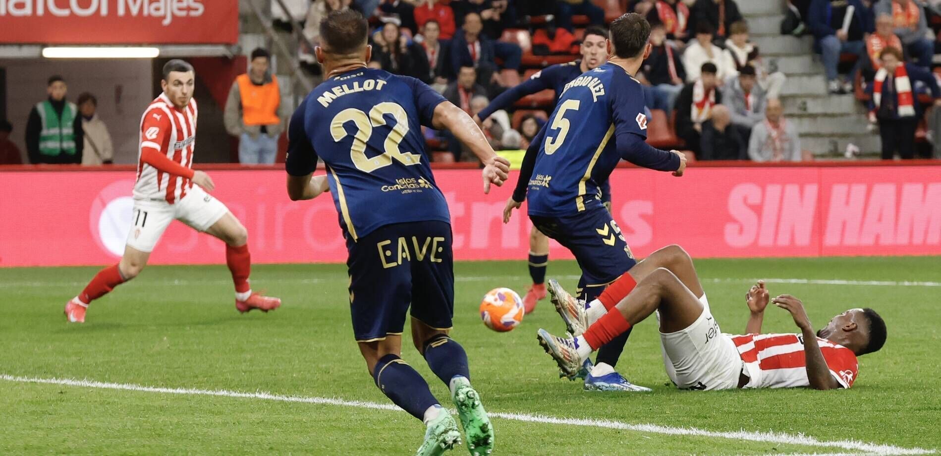 EN IMÁGENES: El Sporting - Tenerife disputado en El Molinón