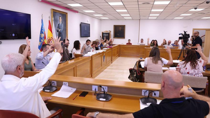 El sueldo del equipo de gobierno y los 22 asesores del alcalde de Torrevieja supera los 1.158.000 € anuales