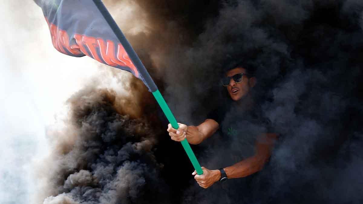 efe-20180725-enfrentamiento-entre-taxistas-manifestantes-y-el-conductor-de-un-vehculo-en-barcelona