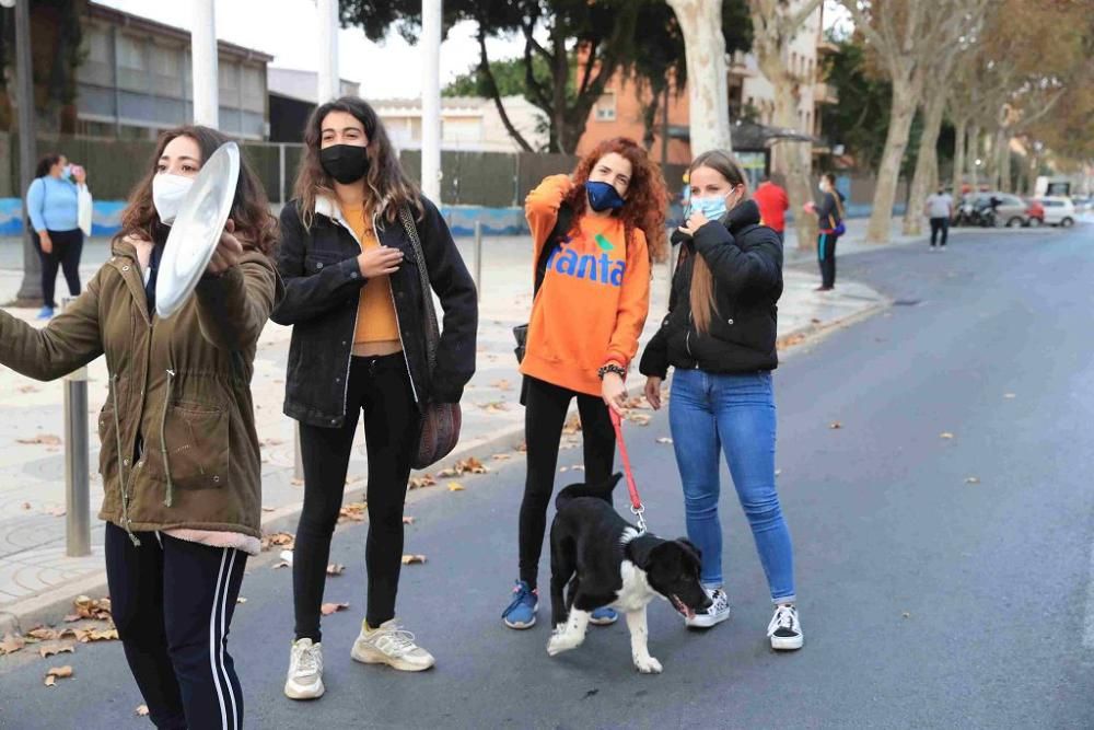 Hosteleros protestan en Cartagena por el cierre de los bares