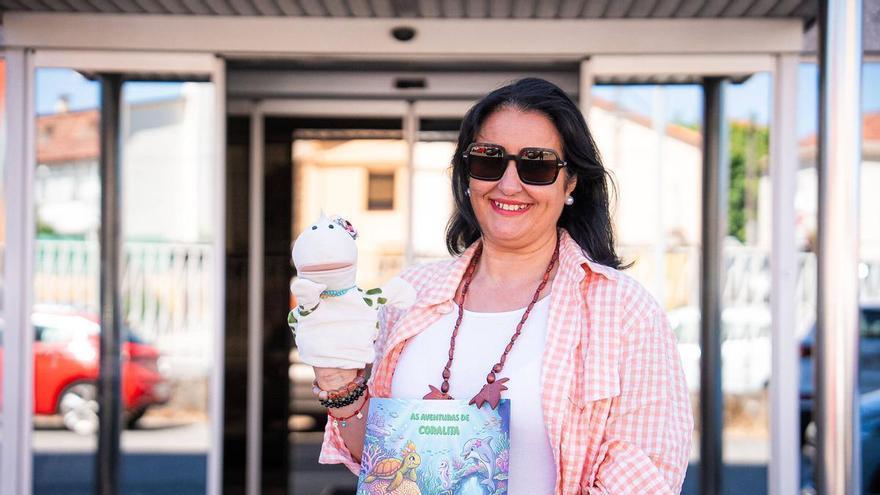 La marioneta Coralita acompaña a niños con enfermedades raras o con cáncer en una búsqueda del tesoro en la isla de Tambo