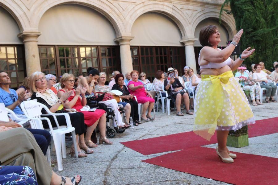 Desfile en Zamora de mujeres operadas de cáncer