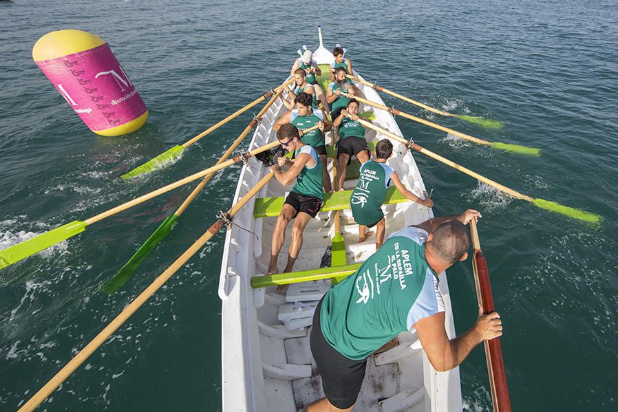 Espectaculares imágenes de la regata de ayer en Huelin. Fotos: J. A. Isla / AFP