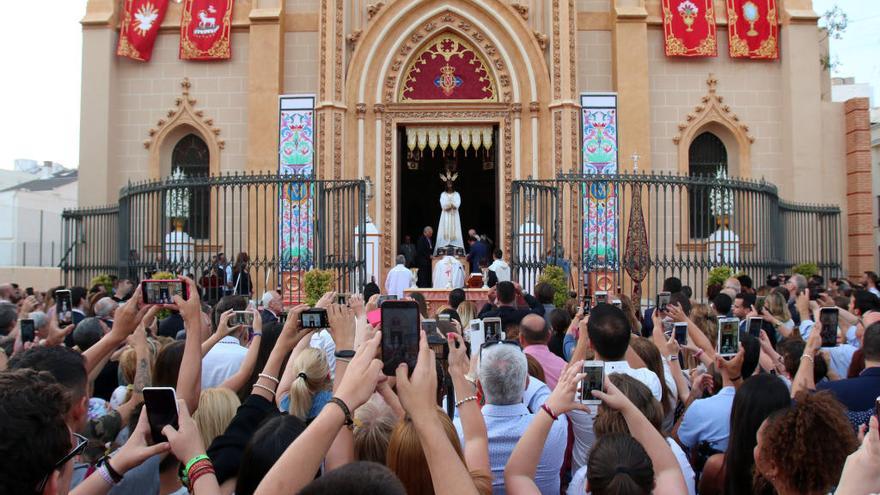 Fieles despiéndose de Jesús Cautivo en San Pablo.