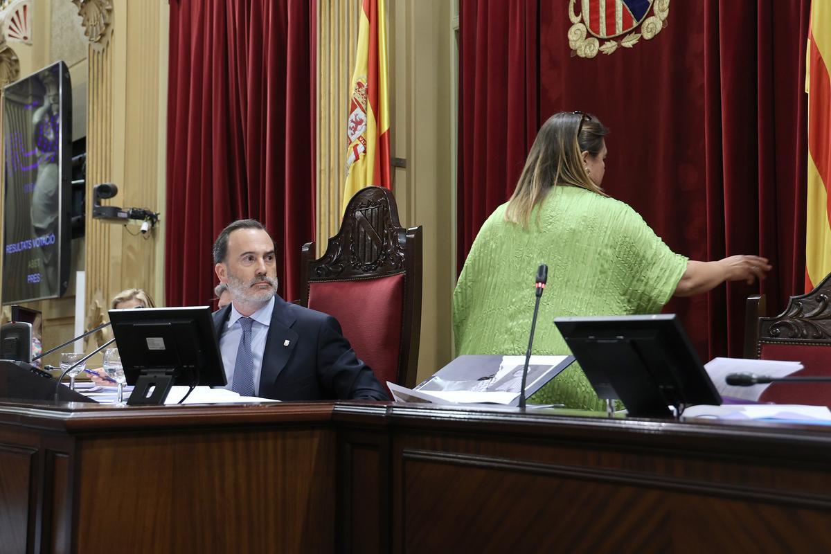 El Govern denuncia Le Senne per estripar la foto d’una afusellada