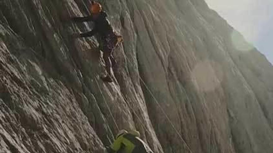 Dos momentos de las ascensiones realizadas con el grupo antes de coronar el Urriellu.