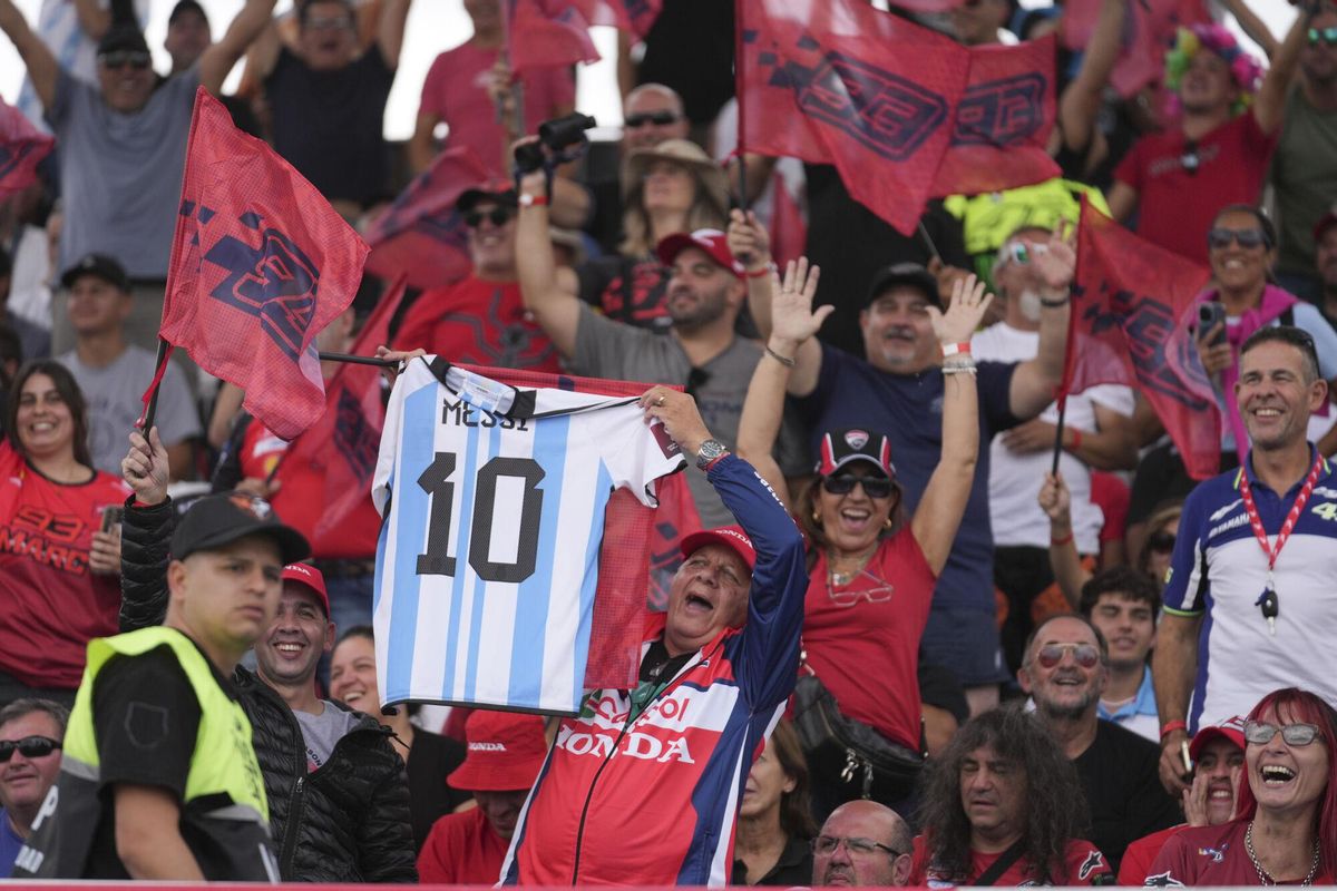 Spectactors cheer during the Moto GP race in Termas de Rio Hondo circuit, Argentina, Sunday, March 16, 2025. (AP Photo/Gustavo Garello)