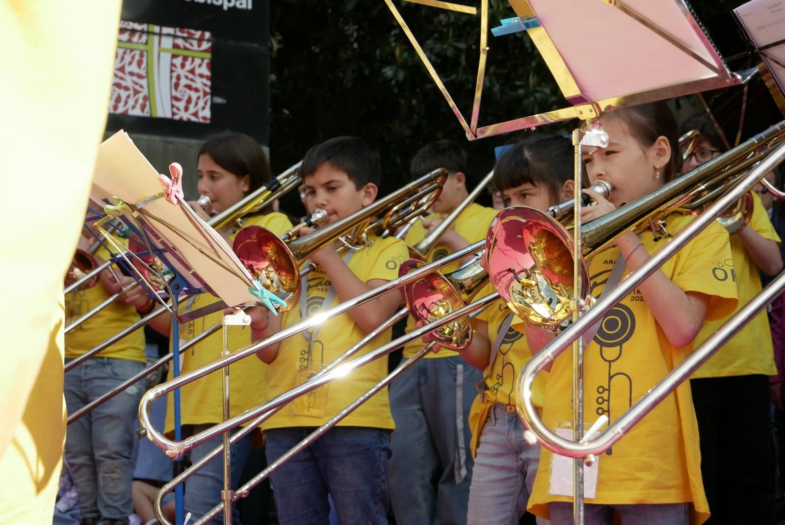 Más de 230 instrumentistas de metal tocan en la plaza del Pilar