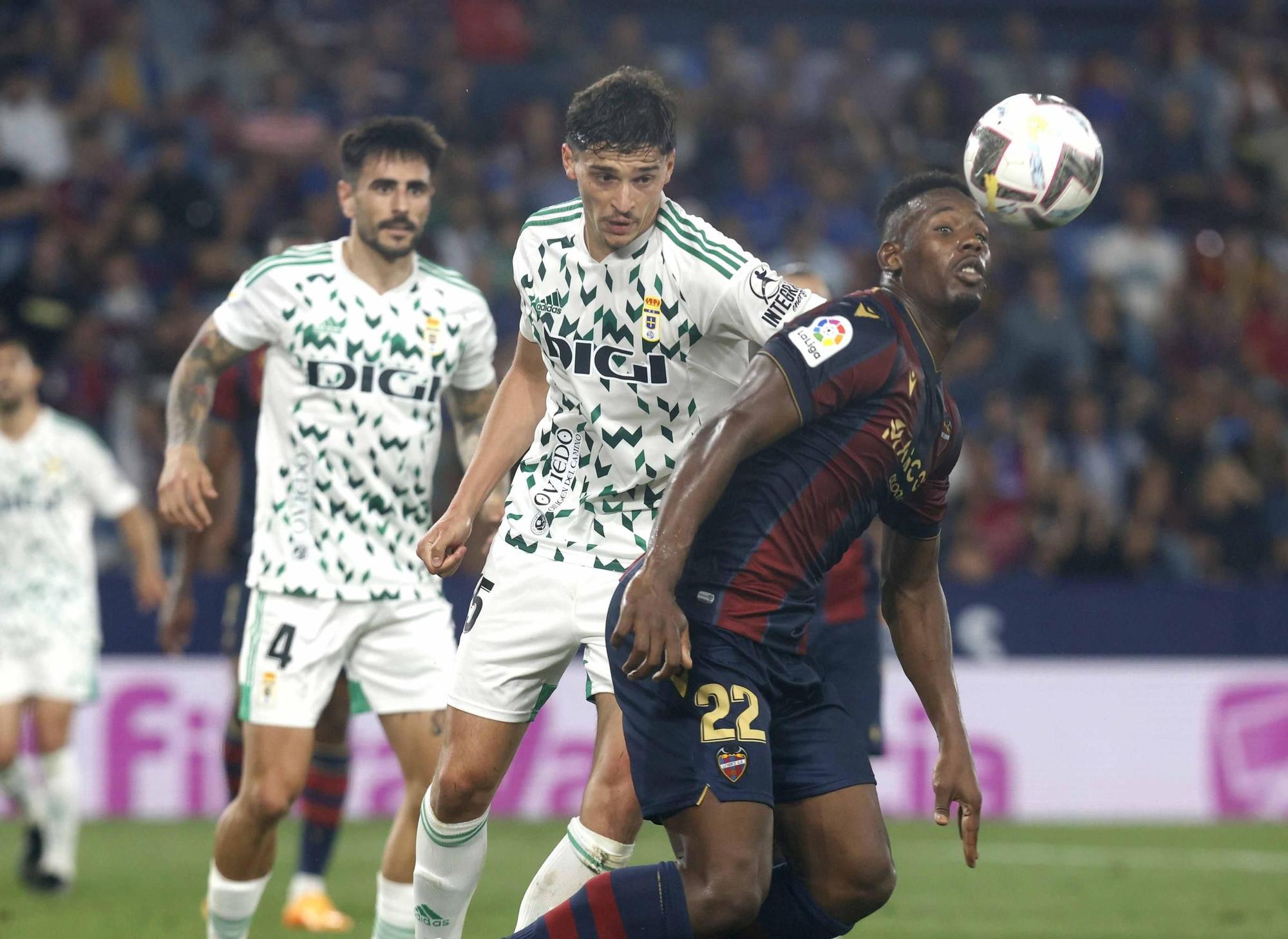 Partido Levante UD - Real Oviedo en imágenes