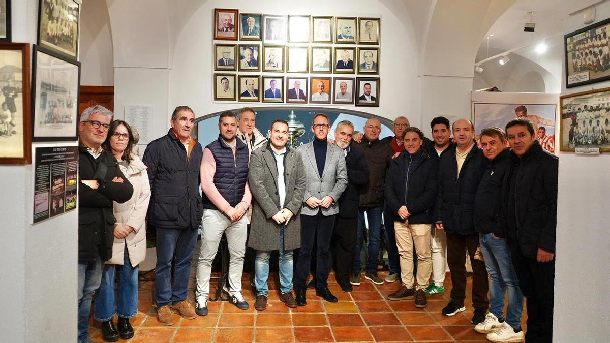 Asistentes a la presentación de los actos de los cien años del CD Pozoblanco.