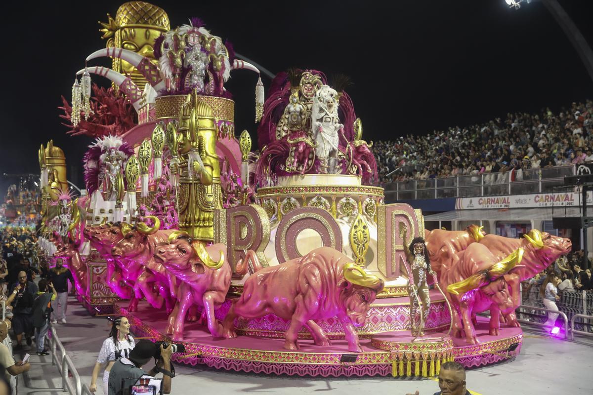 El carnaval de Sao Paulo recupera el esplendor tras la pandemia