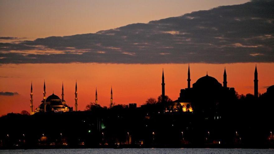 Atardecer en Estambul, imagen de archivo