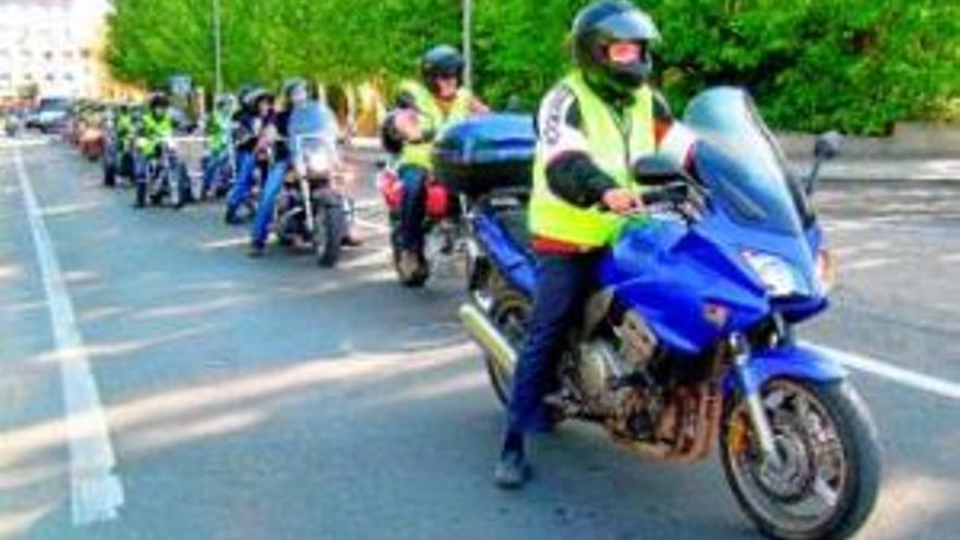 Más de 200 motoristas piden mejoras en la N-122