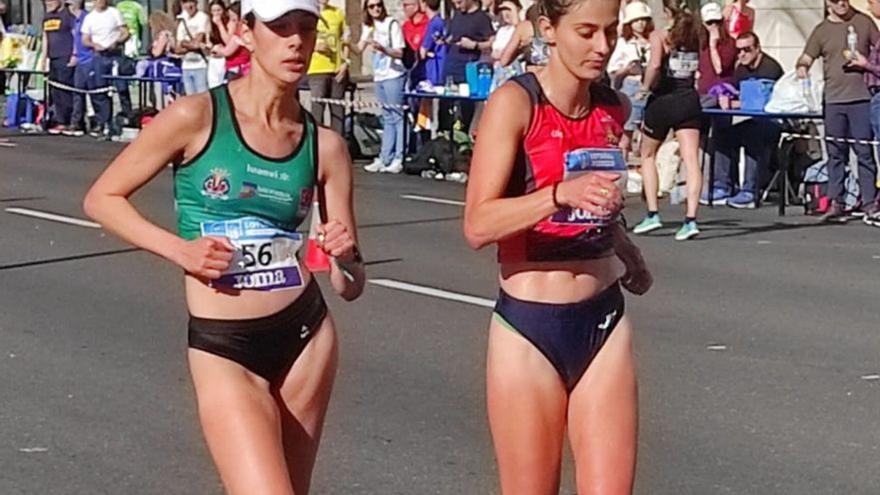 Escariz, a la derecha, durante la carrera disputada en Córdoba. |