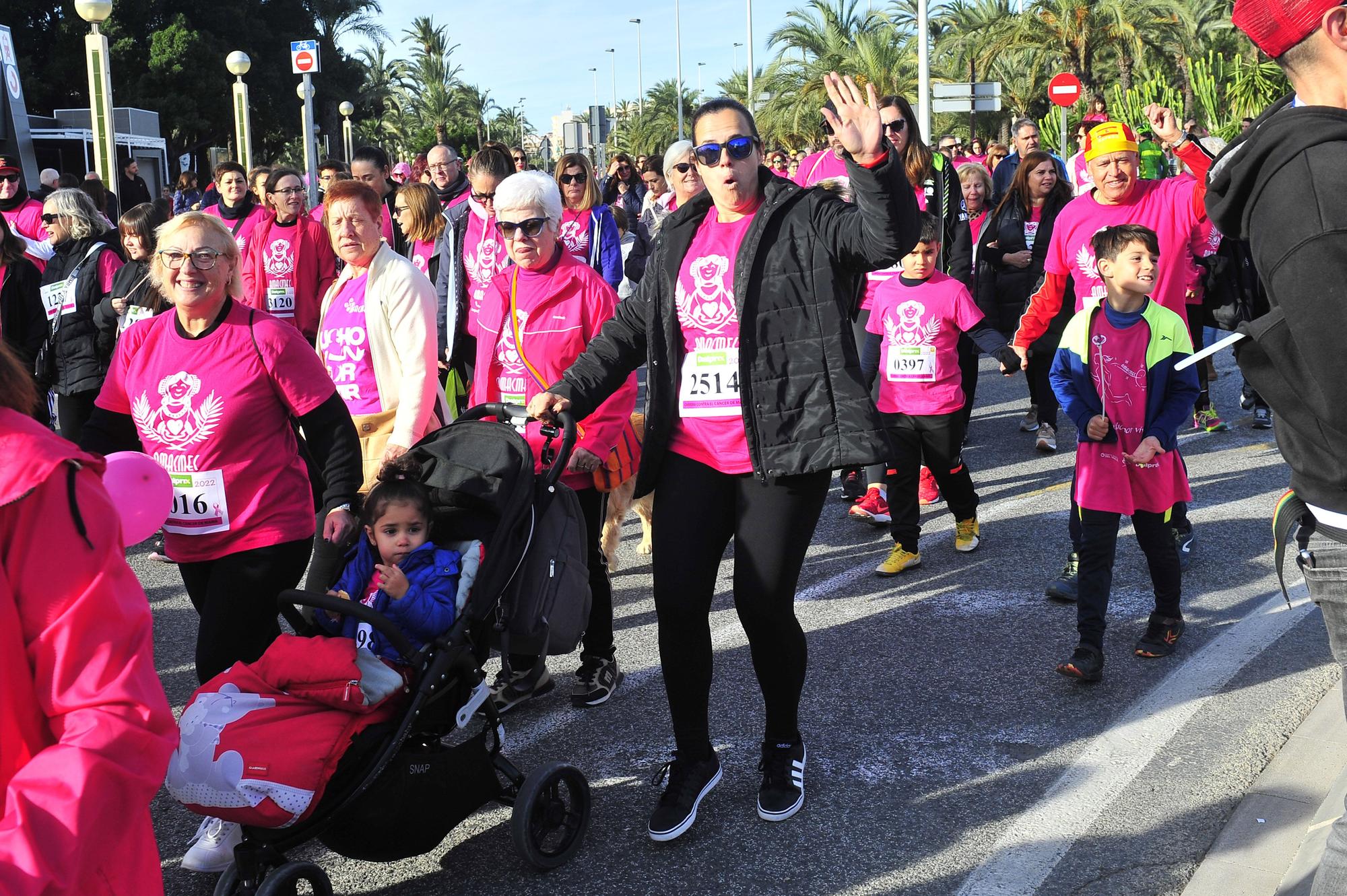 Más de 8.000 solidarios con el cáncer de mama en Elche